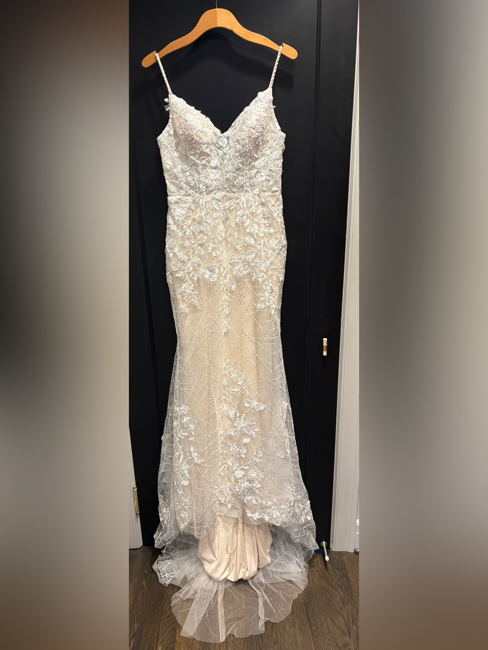 Embroidered sequins train wedding dress by Merrys Lace Gown Ivory size 8 nwt